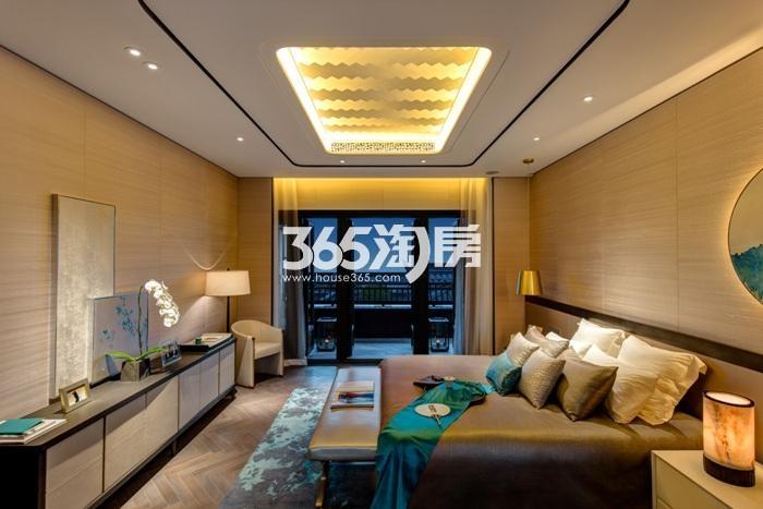 绿城江南里实景园区--主卧（户型建筑面积260方）