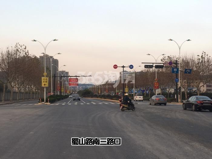 北辰奥园周边蜀山路南三路口实景图 2015年12月摄