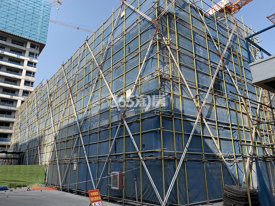 9#主体结构封顶，外粉、窗框完成