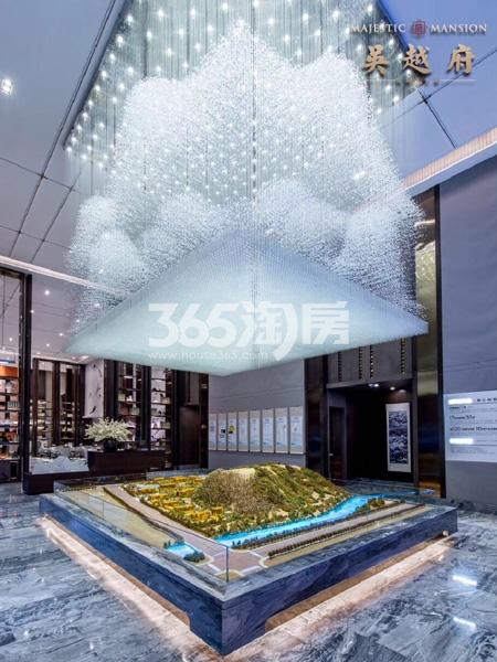 吴越府售楼处沙盘与水晶灯