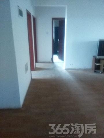 幼儿园小学俱全 省二院与中古眼科医院在旁 是