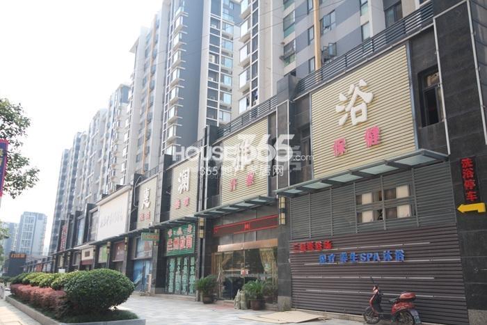 广大融城印象对面商业街实景图 2015年9月摄 