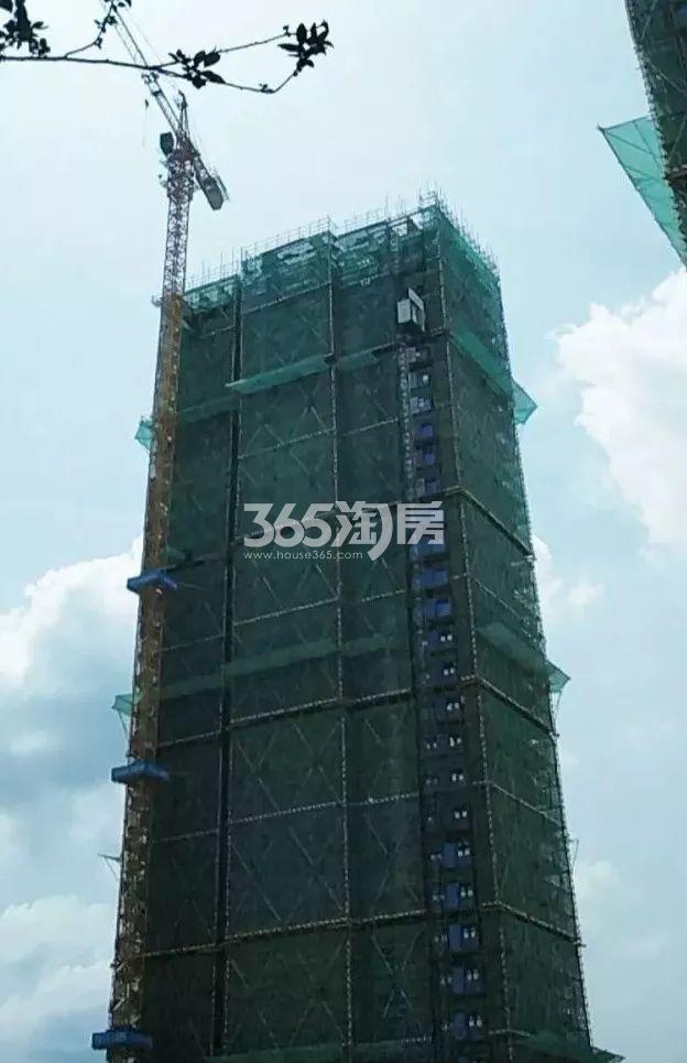 越秀湖山悦1号楼主体结构已封顶，内部装修进行中