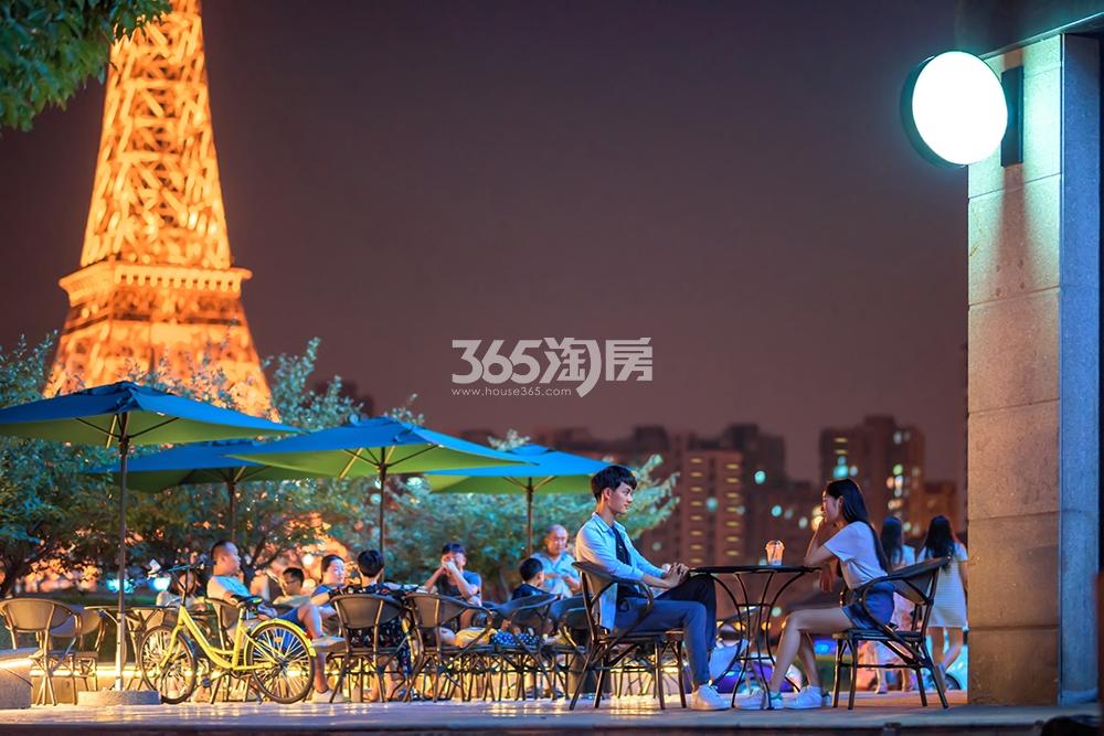 天都城项目铁塔夜景图