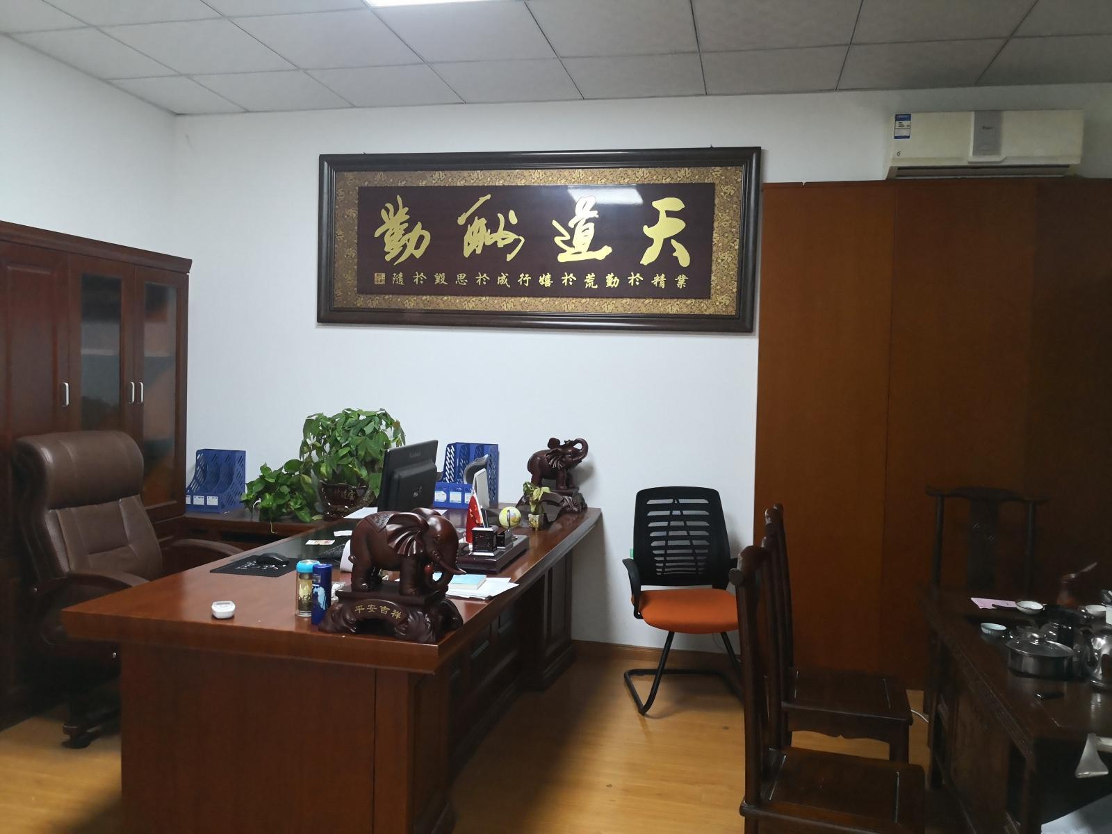 西湖国际广场153平精装家具基本齐全办公室出租