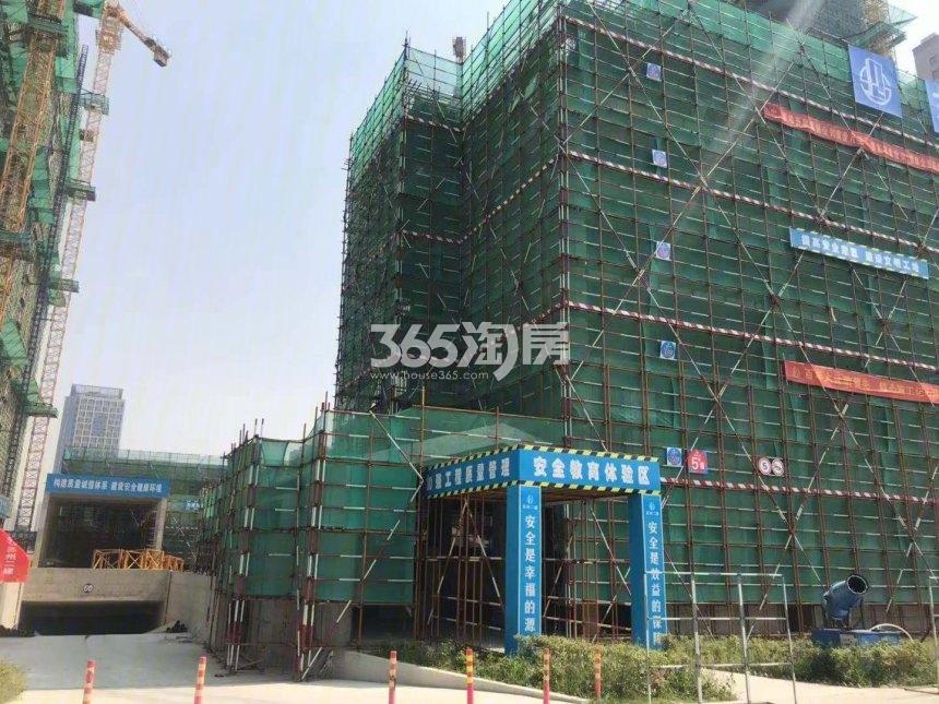 和城养老有伴社区,有伴生活广场实景图
