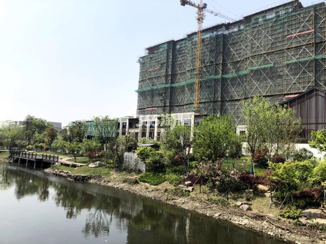 2019年4月路劲远洋江南院子沿河实景图