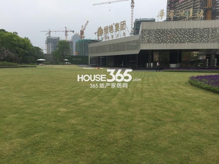 绿地华家池1号外景实景图 2015年5月摄