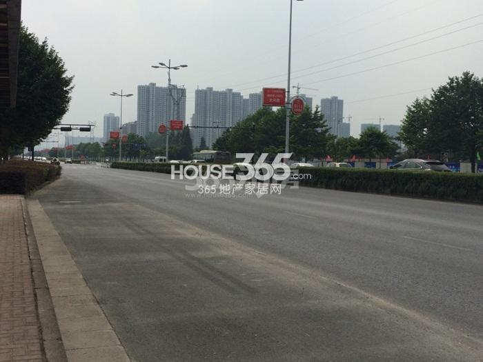 龙湖旭辉春江悦茗周边风情大道实景图 2015.9摄