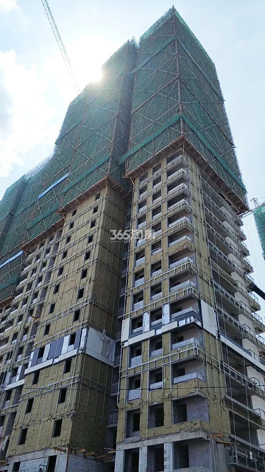 越秀湖山悦15号楼主体结构已封顶，内部装修进行中