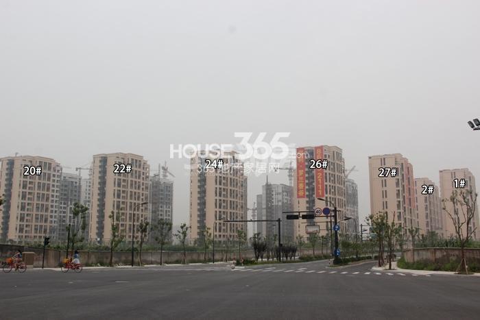 保利罗兰香谷1、2、20、22、24、26、27号楼实景图  2015年7月摄