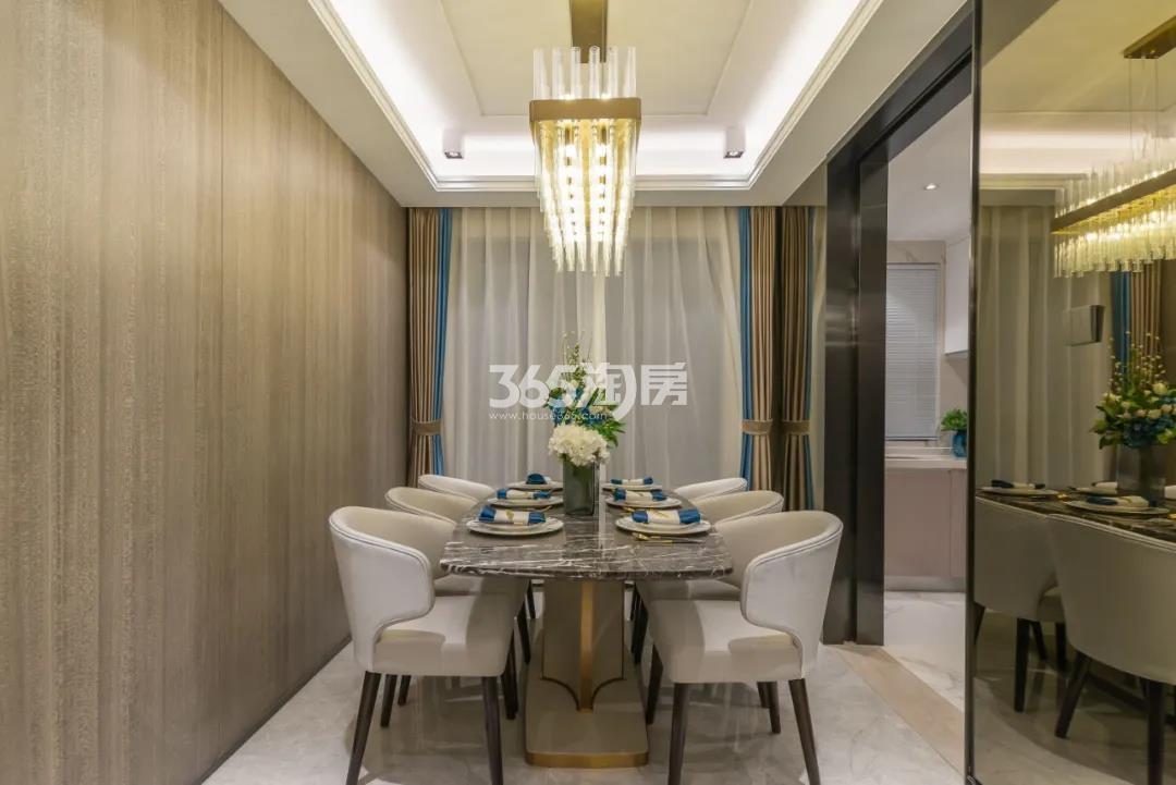 龙沁城样板间——餐厅