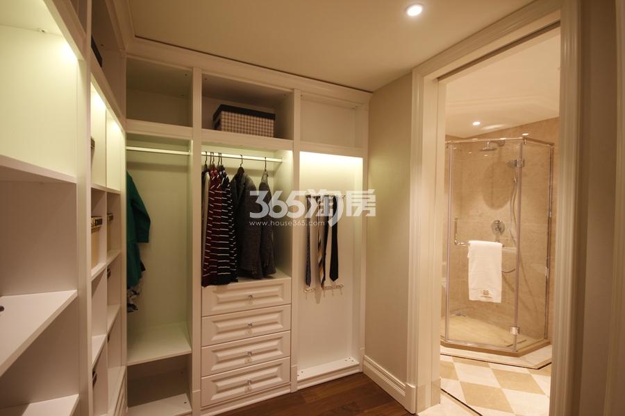 滨江春盛大江名筑B户型排屋250方样板房——衣帽间