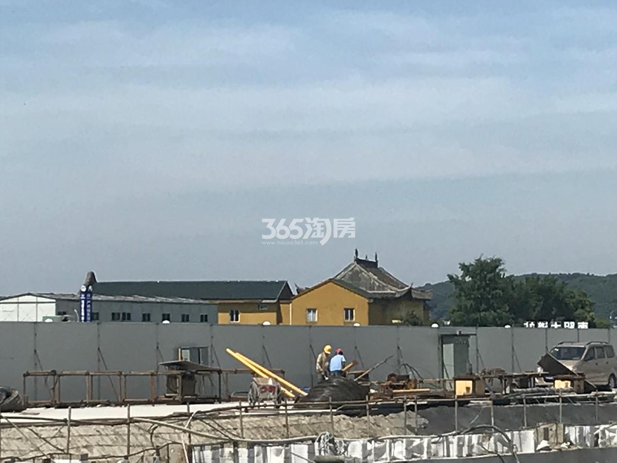 德信浙旅天空之翼西面施工实景图 2018年6月摄
