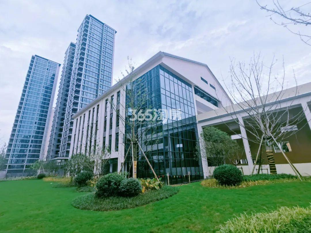 青山湖科技城第二小学实景