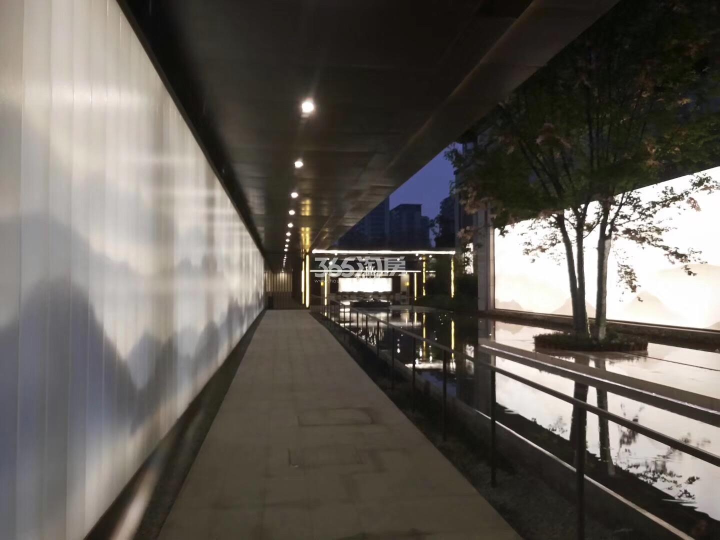 雅棠轩售楼处夜景 2019年6月摄
