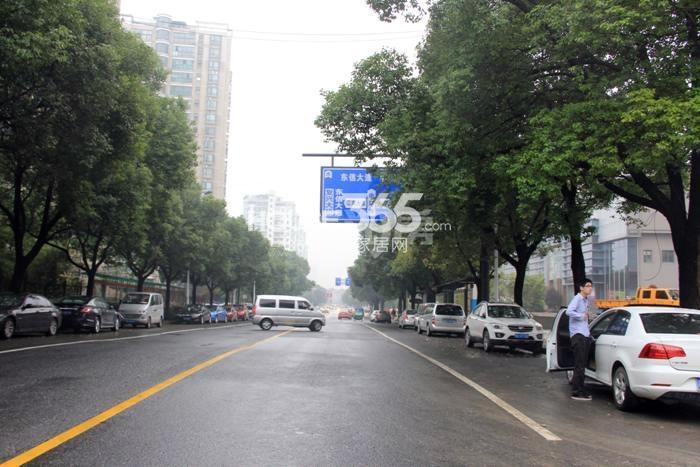 2015年11月世茂之西湖项目周边道路