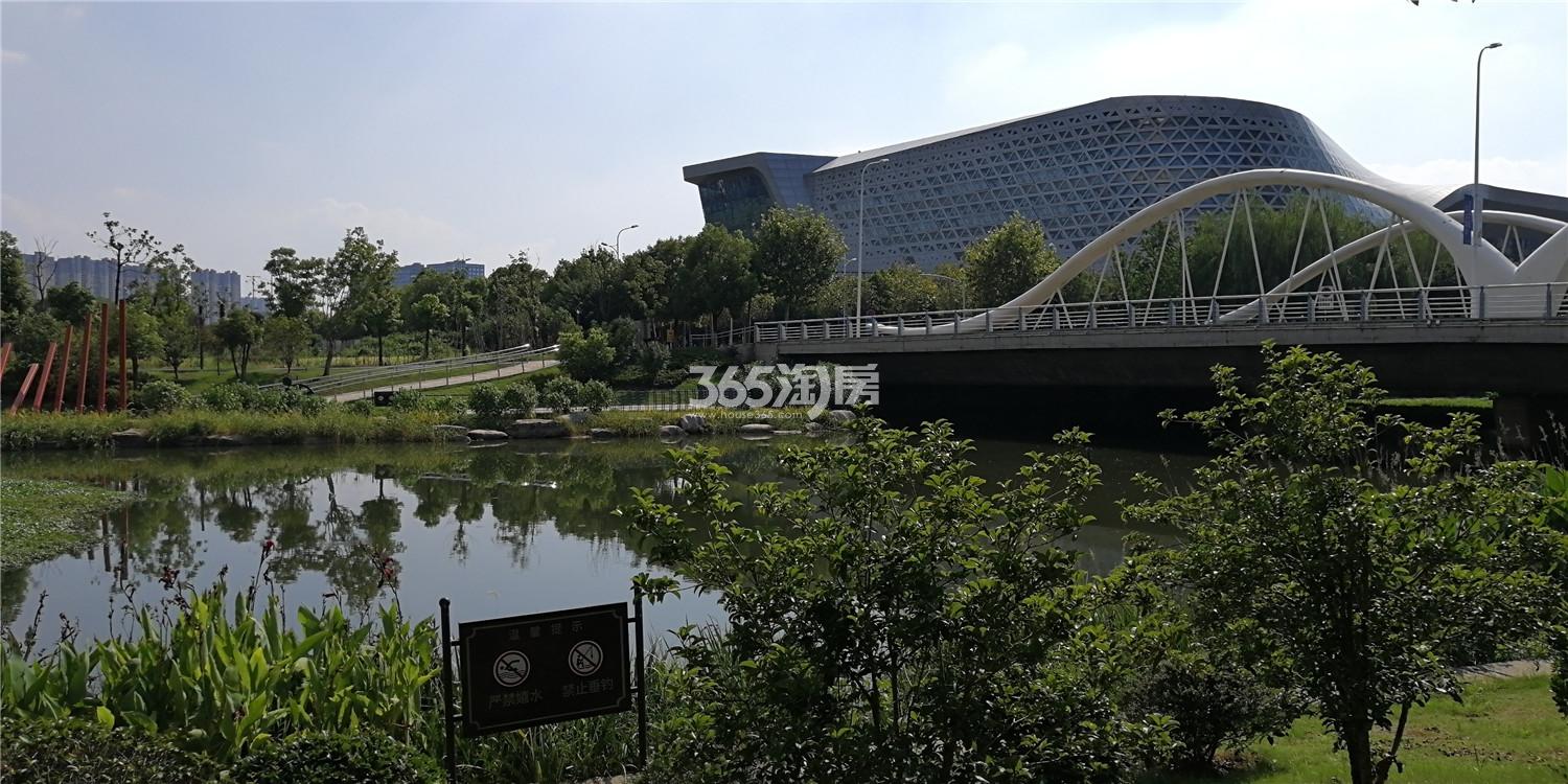 龙湖春江郦城小区大门(8.23)_南京龙湖春江郦城_南京新房网_365淘房