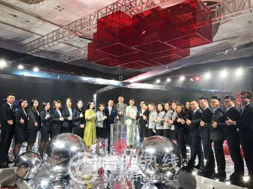 “梦镜”浪漫婚礼秀 “梦镜”浪漫婚礼秀