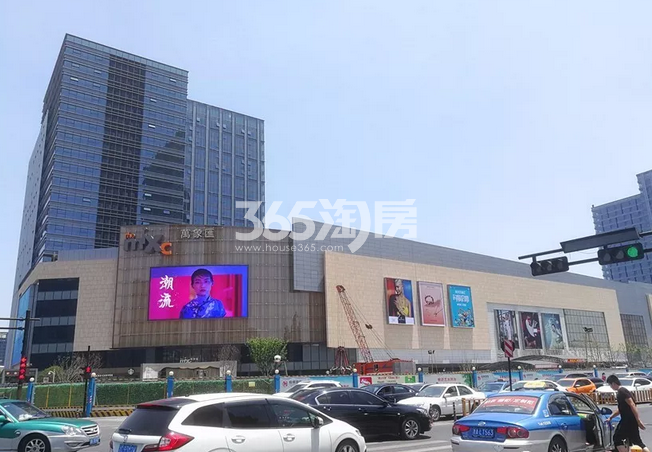 融创望海潮周边万象汇实景图 2018年7月摄