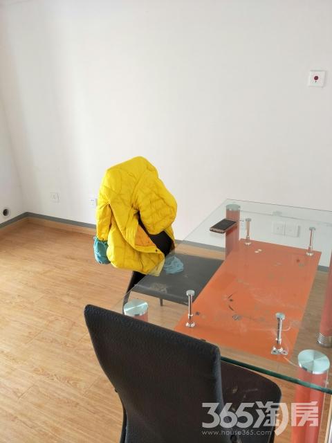 【摄山星城晶都名苑2室1厅1卫70㎡整租精装_