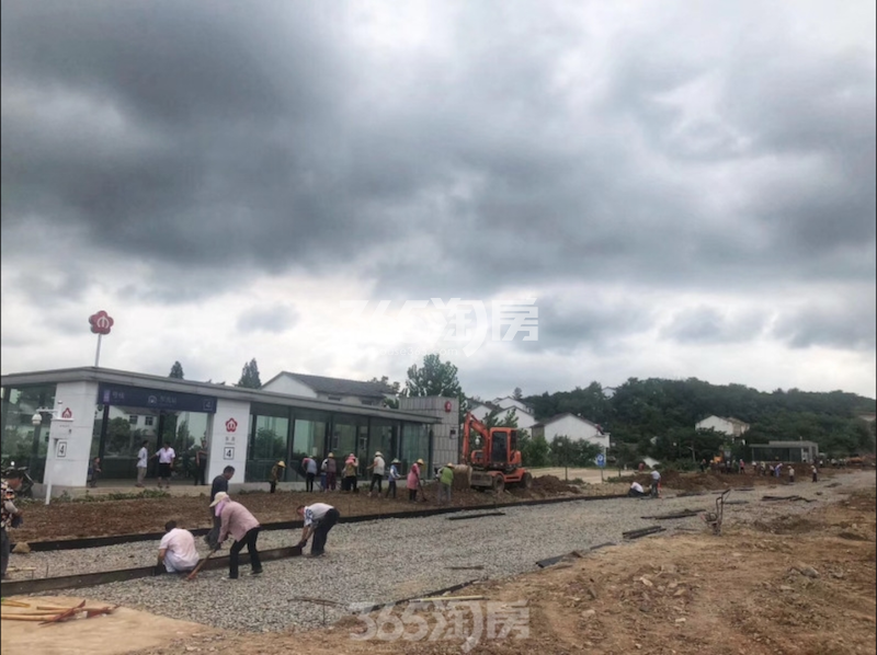 招商正荣东望府最近的东流地铁站绿化、道路平整实景图（8.2）
