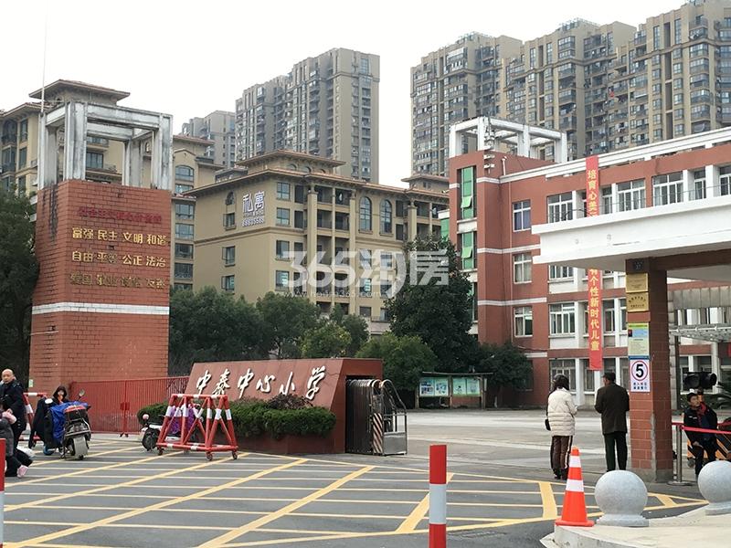 镜鉴未来府周边中泰小学实景图（2019.1）