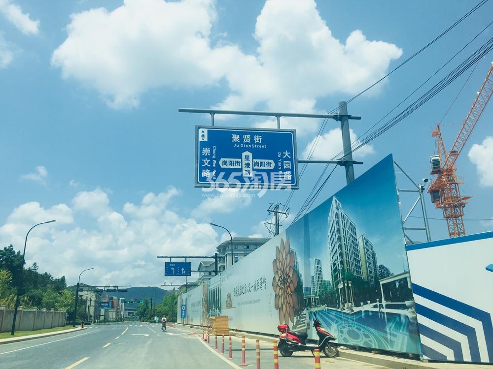 绿城国际社区周边交通路牌（2018.8）