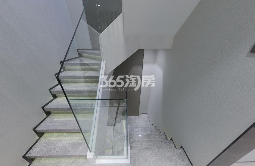 路劲远洋江南院子排屋139方(E户型)样板房---楼梯