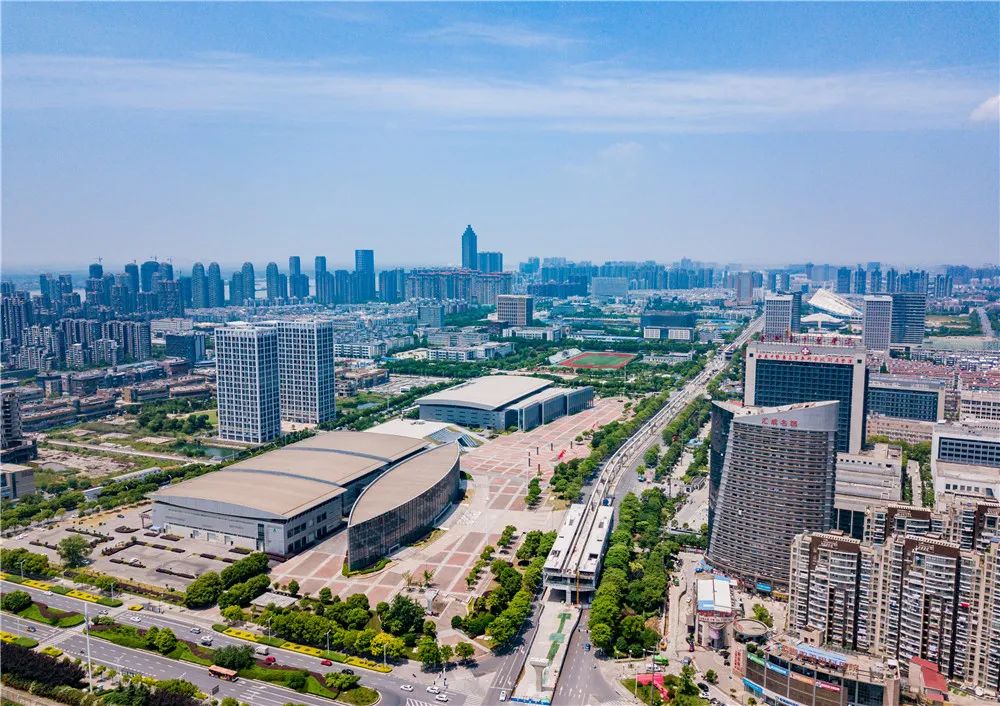 南湖春晓穿越一城繁华住进公园里的家