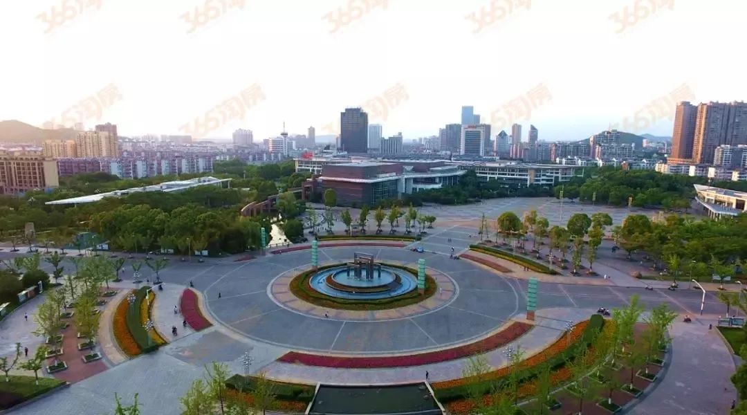 (365淘房实拍 市政公园)有生态美景也有购物商圈,为城南的万达广场