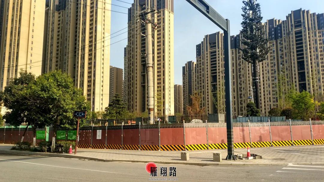 西安地铁八号线雁翔路站前期施工开始