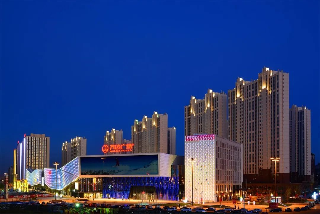 商业资源周边配套从公共交通方面来说,地块位于地铁3号线凯盛源广场站