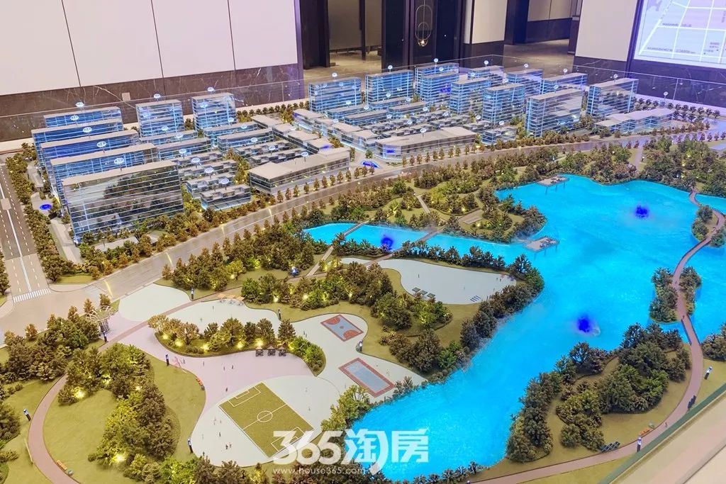 融创公园2020项目沙盘*365淘房实拍示范区内的项目沙盘,向人们展示了